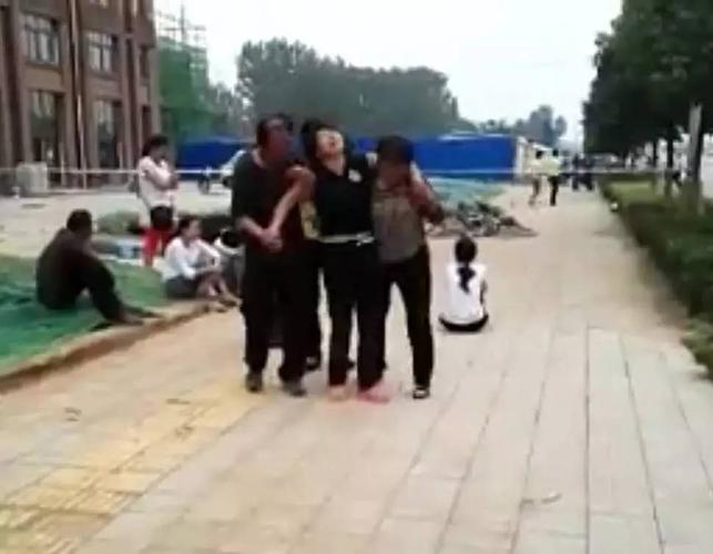 大家在寻找的商丘医专21岁女孩竟然在漯河跳楼了!