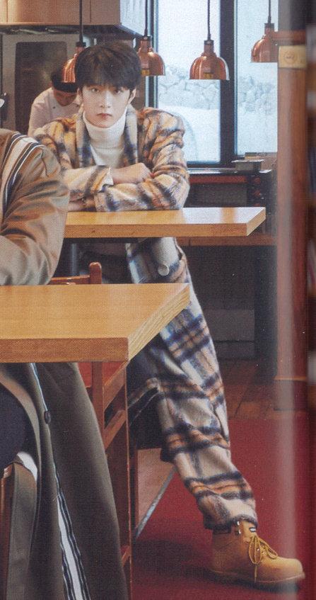 刘耀文穿大衣风衣就很偶像剧