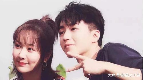 王俊凯杨紫继《中餐厅》后罕见同框,两人相约唱k,凌晨