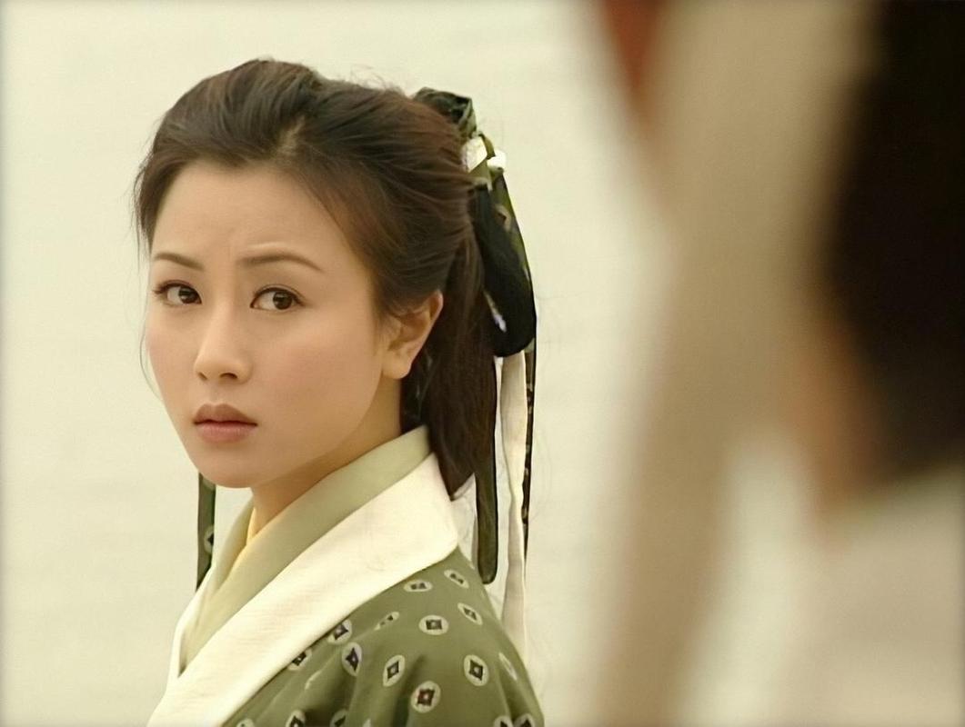 小时候看人龙传说觉得她很美,小鱼这个角色永远是我心里的白月光