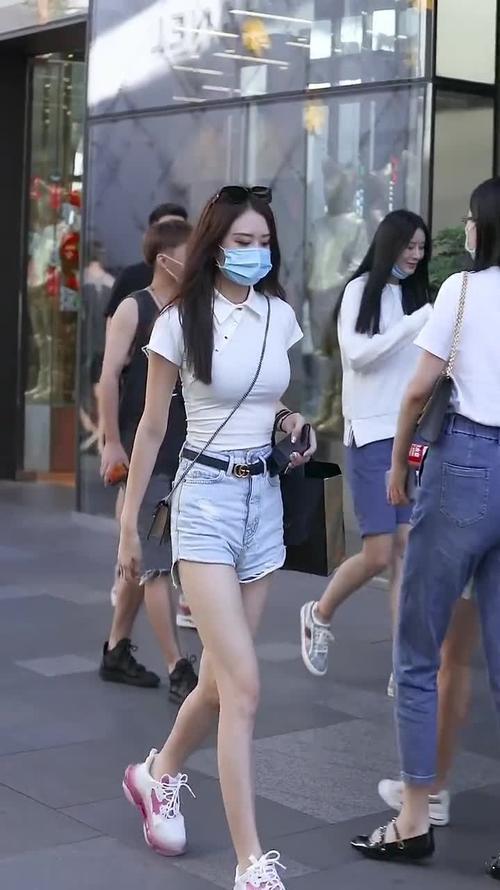 看看成都春熙路好热闹好多人