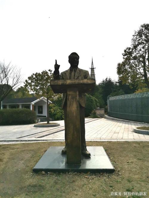 南通:滨江公园内南通廉洁文化广场的人物雕像,你知道