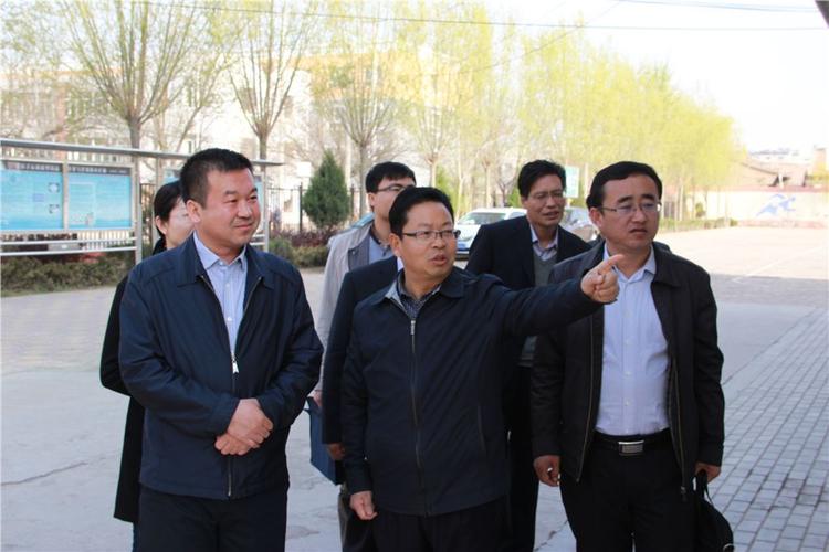 市委常委,县委书记马洪海到同心二小检查指导"守纪律,讲规矩"主题教育