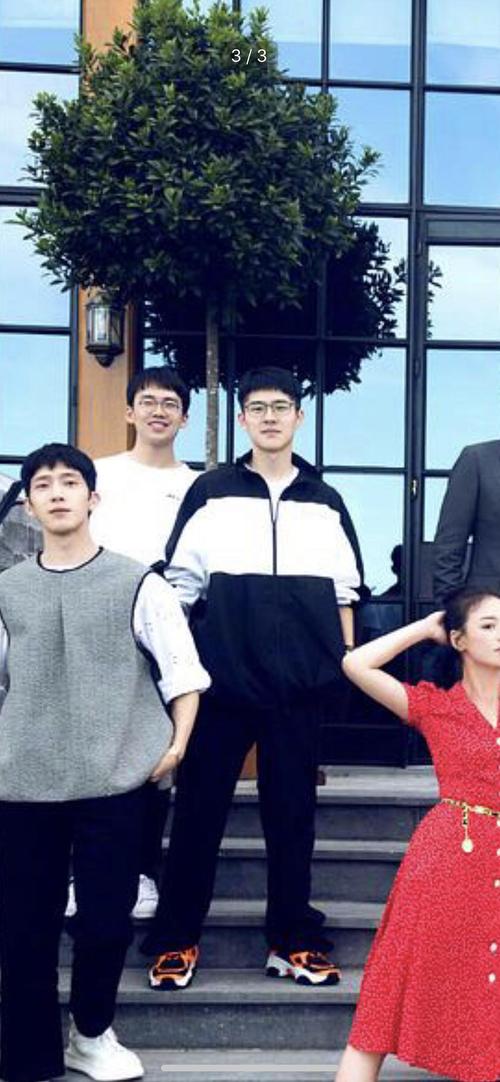 刘昊然真是我见过戴眼镜最好看的男孩子了