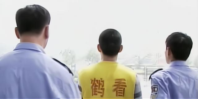 2006年3月,张某在回家的路上发现了一具女尸,据围观者确认,死者名叫