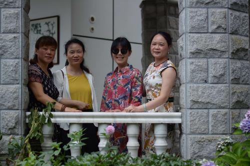 连雨不知春去,一晴方觉夏深.