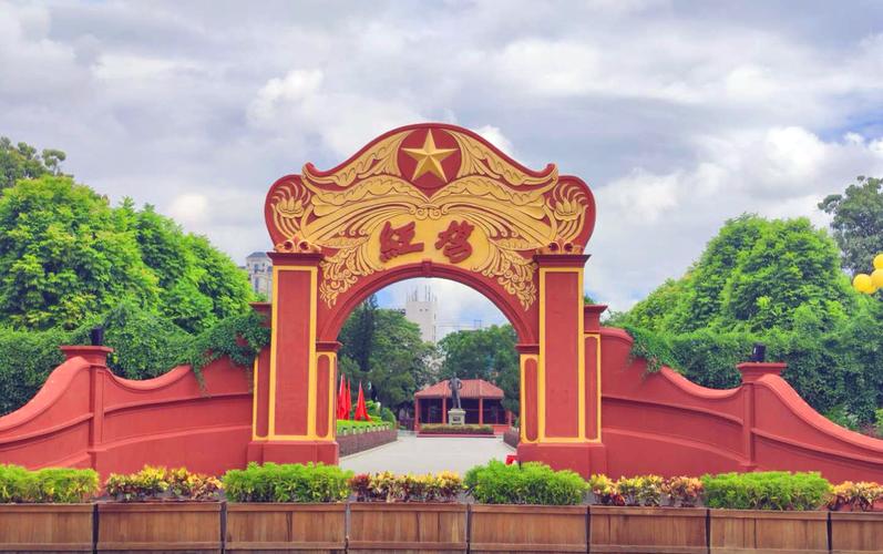 早上8点,小分队前往汕尾市海丰红宫红场旧址纪念馆,在前往红场