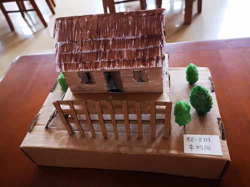 2023届初一年级7,8班参与历史组干栏式模型制作展示