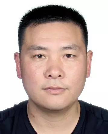 姓名:林宣雨 性别:男 身份证:330326196405****16 住址:平阳县鳌江镇