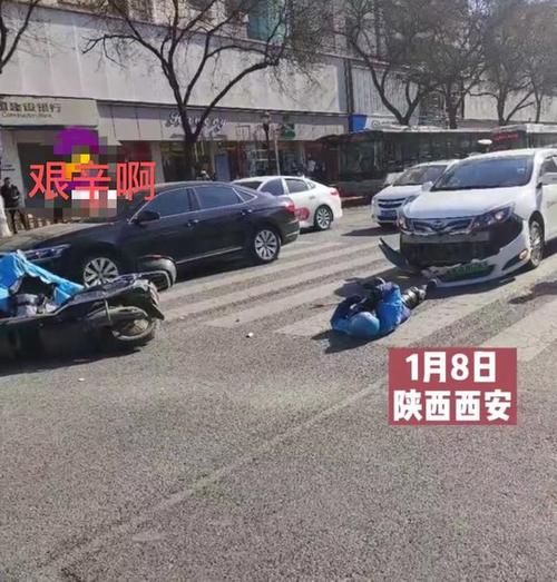 陕西西安:外卖小哥发生车祸腿受伤,掏出电话"先给顾客