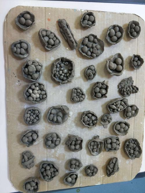 宝贝们自己做的陶艺作品《汤圆》