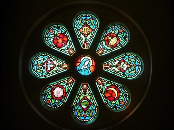 哥特式大教堂中的玫瑰窗,高度繁复的设计真的很好看了