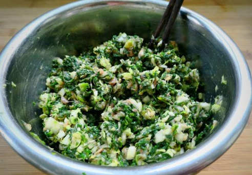 荠荠菜调饺子馅容易干怎么办?加入一些它,细嫩爽口,味道翻几倍