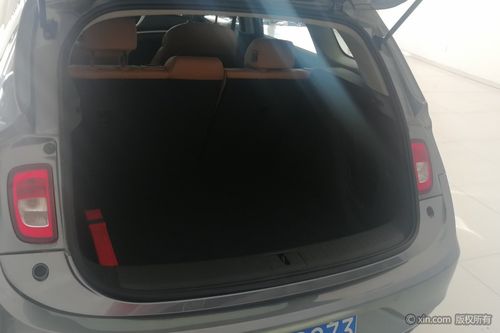 别克阅朗后备箱