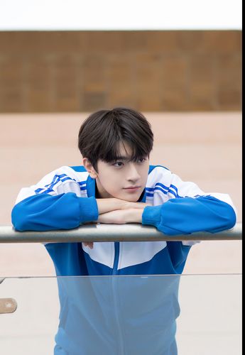 林一帅气校服图片