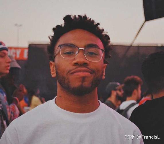 kevin abstract: 这个如果get不到我懂,他有点丑帅的嫌疑.