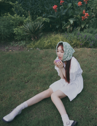 徐梦洁离团后大变样,穿白袜摆出"k字腿",腿型简直美翻