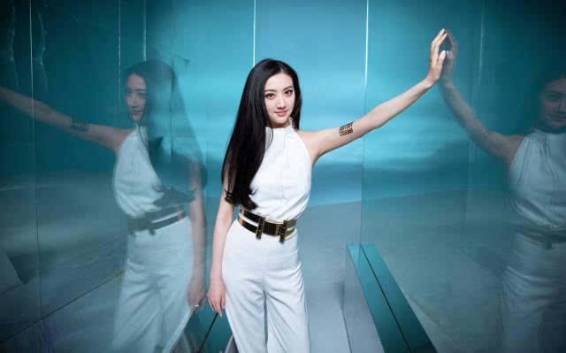 巴黎欧莱雅选择她,除了因为她契合了的优雅高贵品