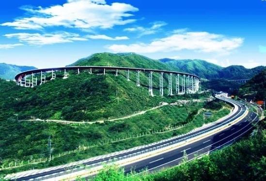 四川雅(安)泸(沽)高速公路干海子特大桥