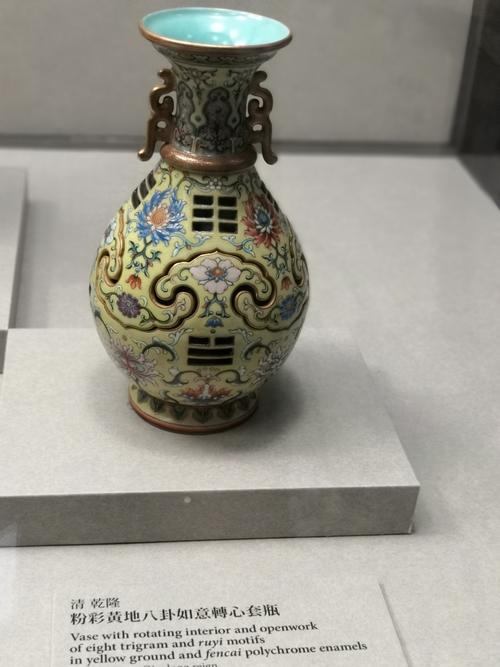 台北故宫博物院 文物数量70万件是北京的数倍,不时更换轮展,台湾西边