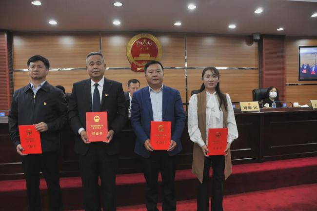 双城区人大召开二届人大常委会第四十二次会议