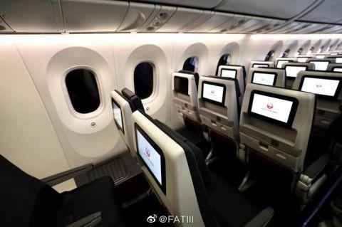 日本航空在东京对外展示国内线787-8