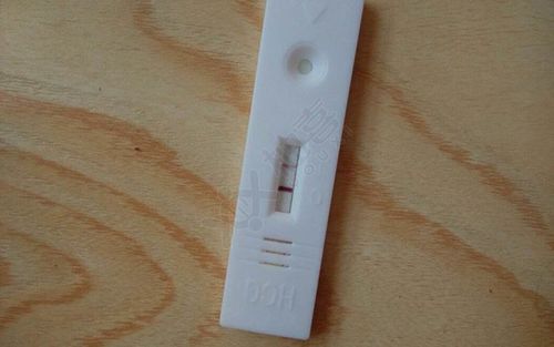 而假性怀孕就是根本没有怀孕,所以验孕棒不会出现一深一浅或者是阳性.