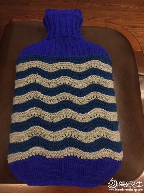 蓝白孔雀花的热水袋套