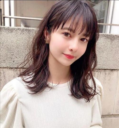 层次感的齐肩烫发发型在今年非常流行减龄又瘦脸超级百搭