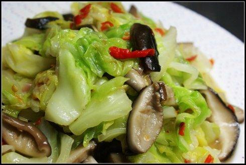 泡椒炒圆白菜香菇