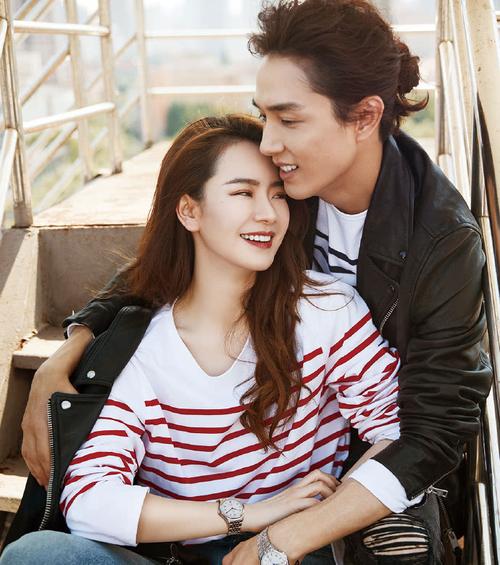 戚薇李承铉夫妇封面大片来袭 隔着屏幕都感受到了浪漫甜蜜的气息