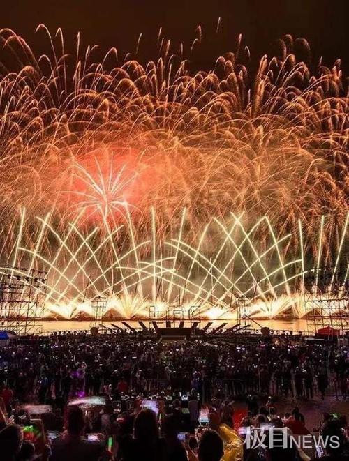 日赏鲜花,夜观烟花 武汉花博汇沉浸式焰火秀惊艳游客