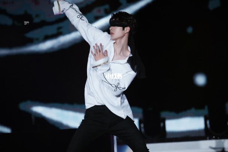 王一博 绝美～蒙眼舞 又纯又欲_向全世界安利王一博_娱乐_明星娱乐