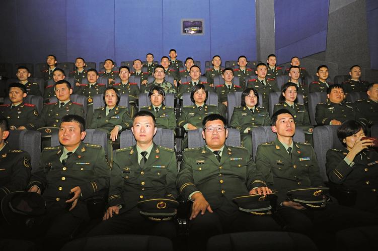 武警济南支队机关干部及部分党员观影.