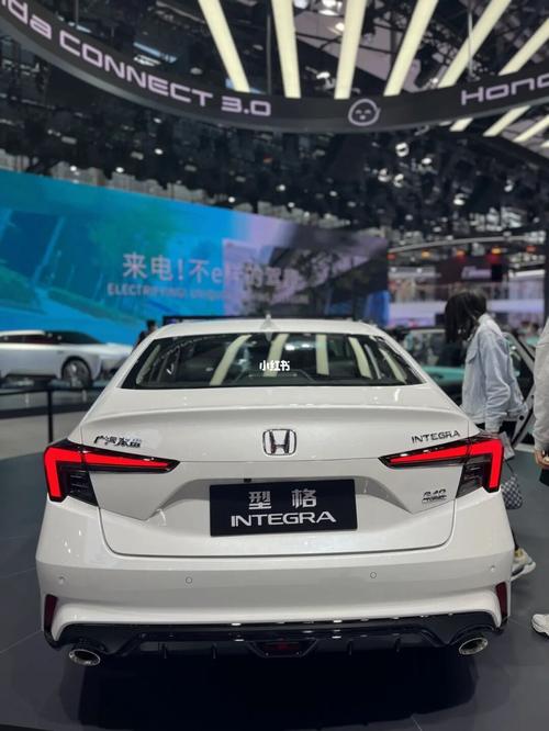 本田型格白色真的让人眼前一亮05