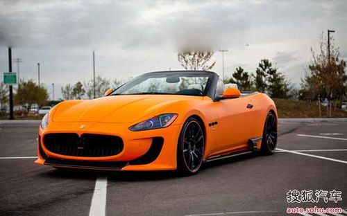 车身降低了30mm,并配以双五辐轮毂 经过dmc改装后,这辆玛莎拉蒂gran