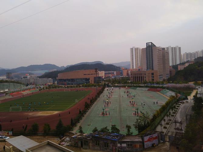 贵州省贵阳市乌当区高新路靠近贵州师范学院-信息楼