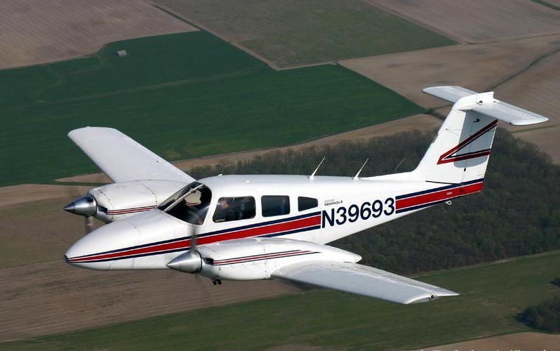 美国的这款双螺旋桨私人飞机,非常适合用来进行飞行训练