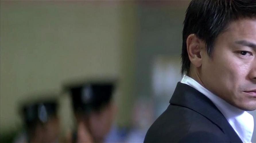 无间道:看着眼前的一幕,刘德华知道自己终于可以无做回正派