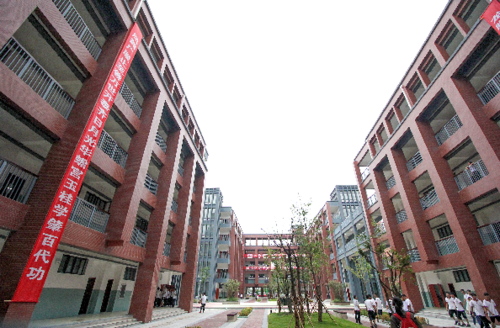 荆州52万名中小学生今日开学 四所新校区投入启用
