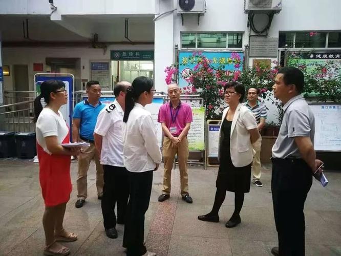 王和娇认真听取了海口市第三人民医院对秋冬季重点传染病