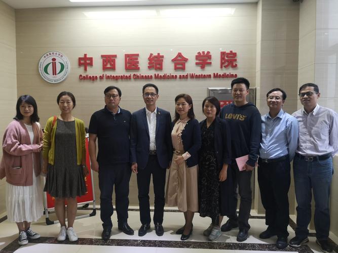 上海中医药大学中西医结合研究院李琦院长一行