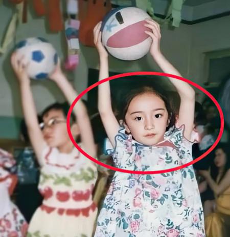 小糯米"整容式"长大,才7岁就拥有大长腿,星星眼越来越