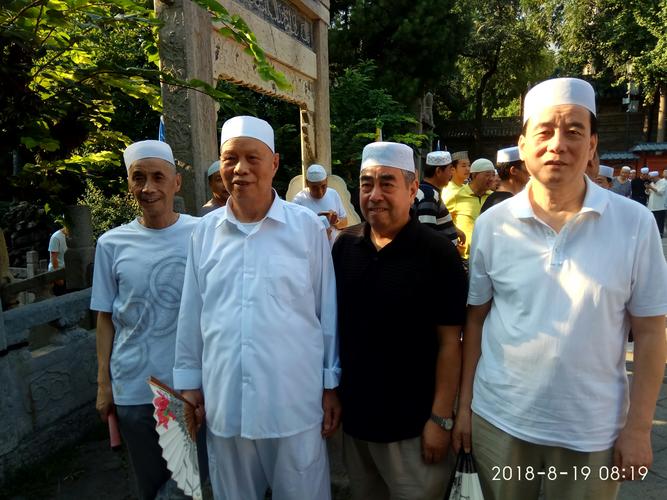 清真大寺举行庆贺哈知马益平阿訇荣任清真中寺教长聘任仪式!