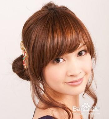 跟大家分享一款方脸扎发教程,如果你的脸型是方脸,那么一定不要错过了