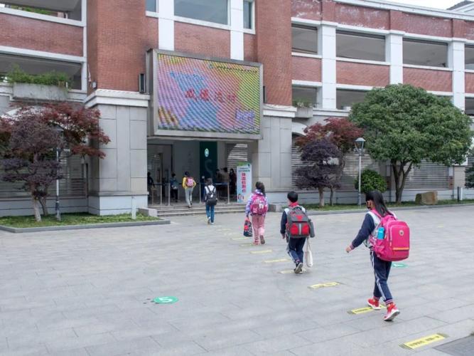 舜水小学饭前洗手,有序就餐,许黎剑 摄