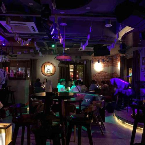 很有feel的港风酒吧