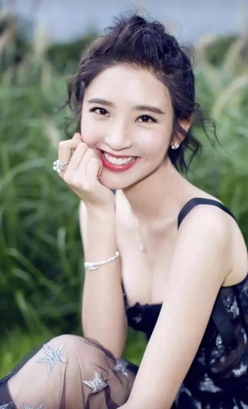 唐艺昕性感写真释出