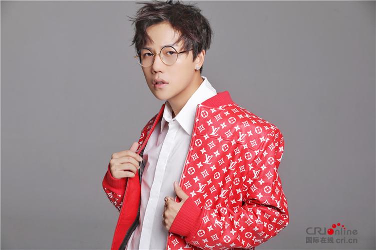 刘维潮流大片玩转雅痞 潮范儿十足(图)