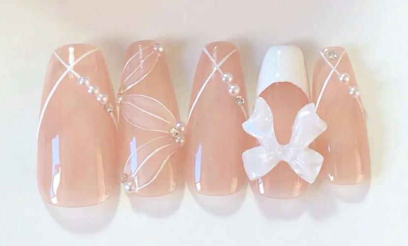 2021最新款气质显白蝴蝶结美甲图